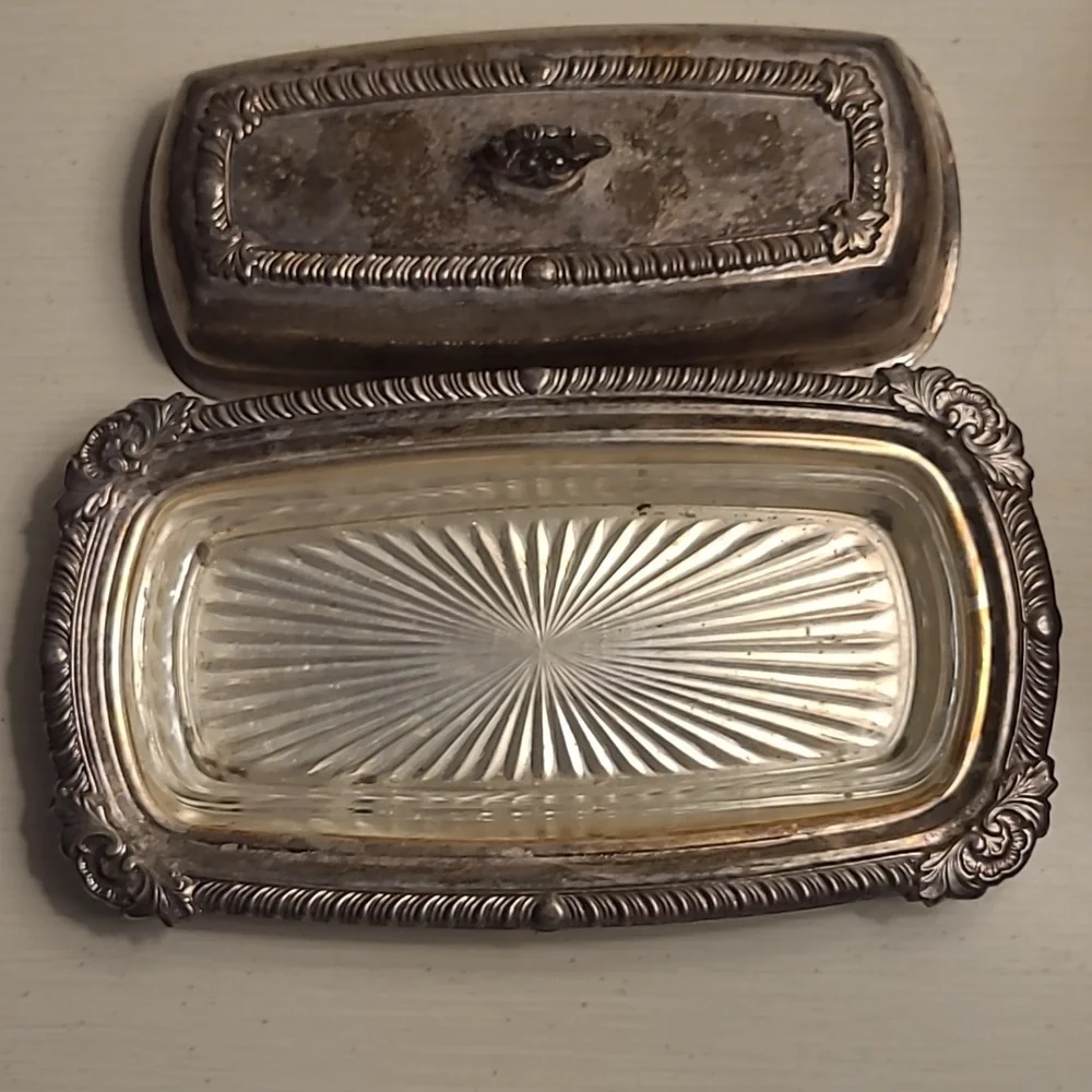 Vintage silver plated butter dish with original glass liner insert - Picture 2 of 12